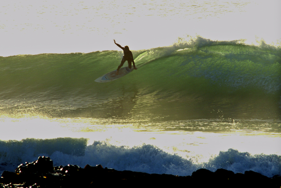 Ron Lofton surfing Bluetops, Dunedin, March 2003